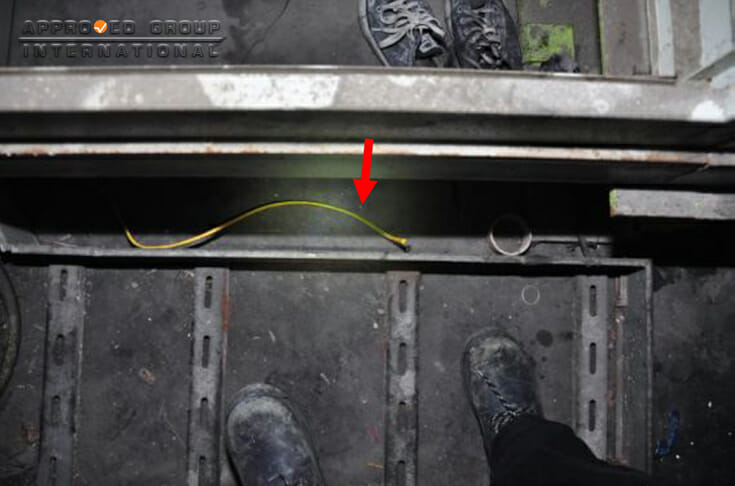 Figure 2: Another neutral cable (red arrow) was disconnected and lying on the floor
